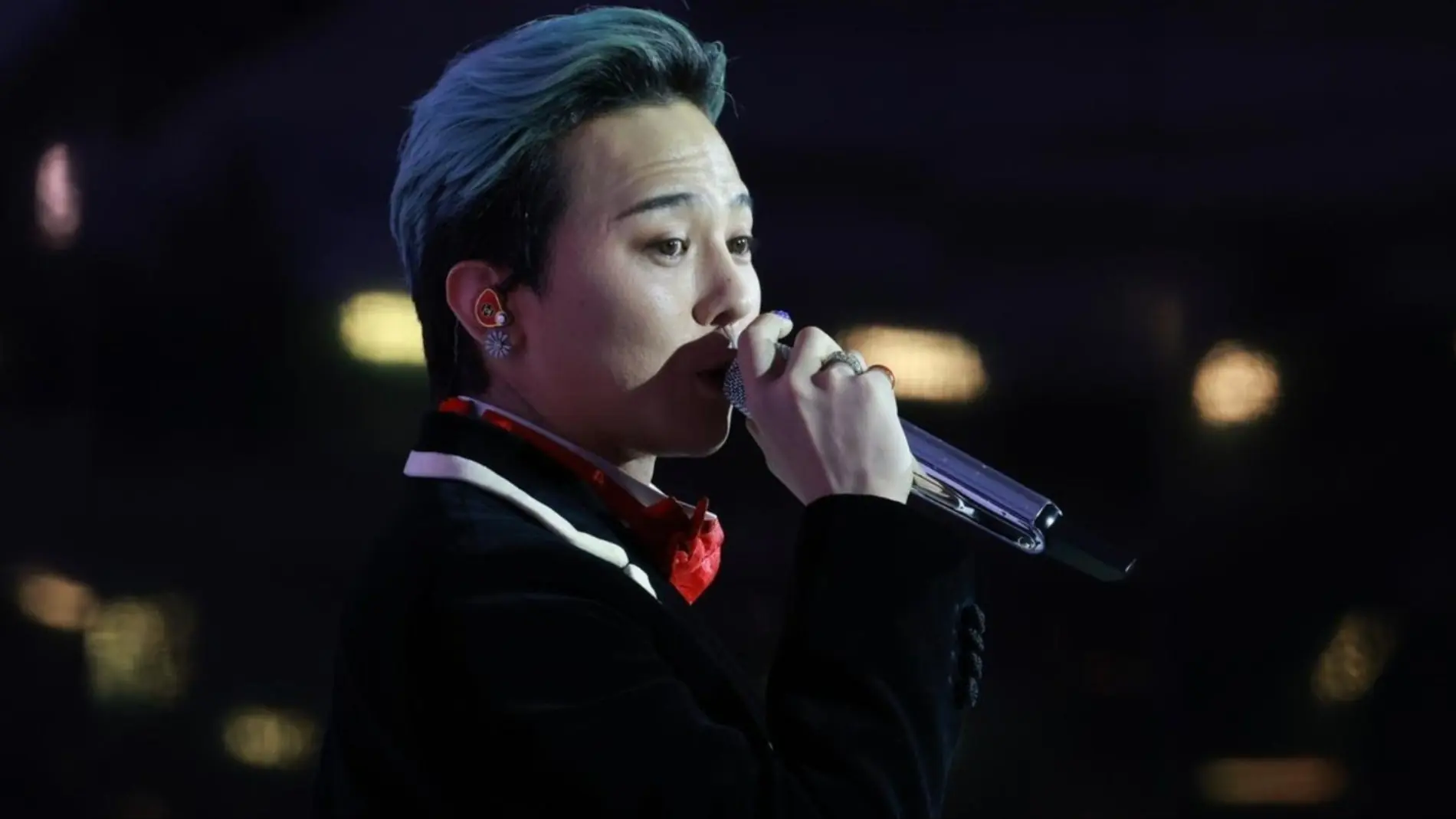 Hai đêm diễn của G-Dragon tại Hà Nội thu hút 100.000 người